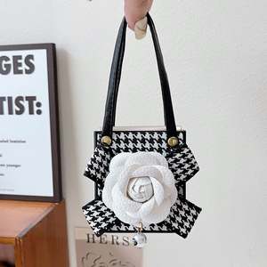 Coque 3D rose pour Samsung Galaxy Z Flip 6 5 <span class=keywords><strong>4</strong></span> 3 Full-Cover Folding Case avec Thousand Birds Pattern - Product Image 1