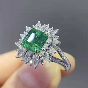 Anello a Forma Quadrata di Colore Verde Design Elegante Anello da Dito per Donne - Product Image 1