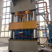 Presse hydraulique à commande numérique servo de 1600 tonnes (1800t) pour le moulage de palettes en plastique avec trois poutres et quatre colonnes