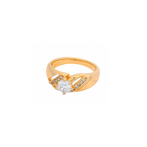 Nouvelle bague tendance en alliage de cuivre en forme de cœur, style exclusif, allure luxueuse haut de gamme, adaptée aux femmes, bague en or 18 carats - Product Image 1
