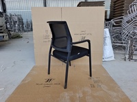 Chaises de réunion de bureau en gros à 4 pieds, chaises de conférence en maille noire