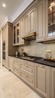 Meuble de cuisine de style américain classique, niche à fenêtre cintrée avec évier de ferme
