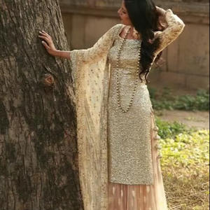 Elegante vestido lehenga largo de diseñador con bordados elaborados para fiestas/bodas - Product Image 5