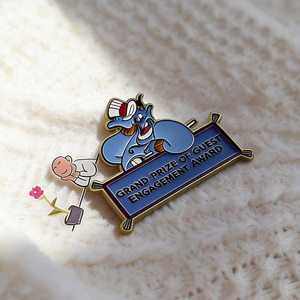 Pin de Solapa de Aleación de Zinc Metálica con Baño de Oro y Esmalte Suave, Diseño de Ratón de Dibujos Animados, Ideal para TV y Películas - Product Image 1