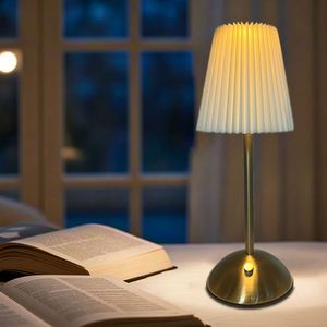 Lámpara de Mesa LED Recargable Personalizada, Diseño de Tela Plegada de Imitación Antigua, para Sala de Estar, Dormitorio, Bar, Regulable, Artesanía en Metal - Product Image 3