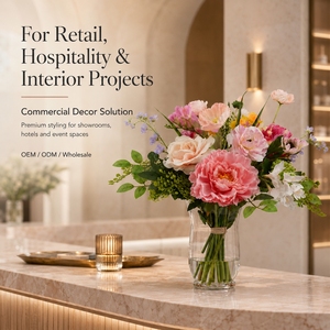 Arrangement <span class=keywords><strong>de</strong></span> pivoines et <span class=keywords><strong>de</strong></span> ranuncules artificielles roses <span class=keywords><strong>de</strong></span> qualité supérieure dans un vase en verre avec eau artificielle <span class=keywords><strong>pour</strong></span> la décoration <span class=keywords><strong>de</strong></span> table moderne à la maison - Product Image 2