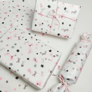 Carta da Regalo Moderna e Lussuosa Riciclabile con Stelle Rosa, Orsetti e Palle di Neve, Creativa e Culturale, per Calzini, 100% Polpa di Legno - Product Image 3