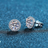 Vente en gros de clous d'oreilles en argent S925 pour hommes et femmes, clous d'oreilles ronds en moissanite à quatre griffes, bijoux de mariage pour femmes