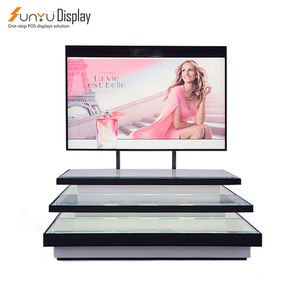 Tùy chỉnh sang trọng Mall Led Nước hoa hiển thị Acrylic mỹ phẩm truy cập 3 bước Tier trang điểm hiển thị đứng với đèn - Product Image 1