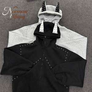 Felpa <span class=keywords><strong>con</strong></span> <span class=keywords><strong>Cappuccio</strong></span> Personalizzata da Uomo <span class=keywords><strong>con</strong></span> Patchwork Borchiato Casual e Alla Moda Disponibile in Vari Colori e Loghi - Product Image 1