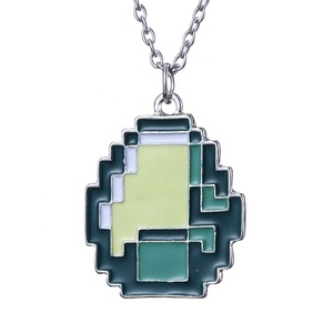 Collar de Plata con Colgante de Diseño Facial de Coolie Verde, Cadena Clásica, Joyería de Moda para Mujer, Ideal para Aniversarios y Ocasiones Especiales - Product Image 1