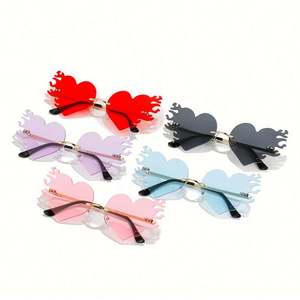 Gafas de Sol Steampunk con Lentes de Espejo Coloridas y Logotipo Personalizado, Gafas de Sol con Forma de Corazón y Llamas de Fuego sin Montura para Mujer - Product Image 6