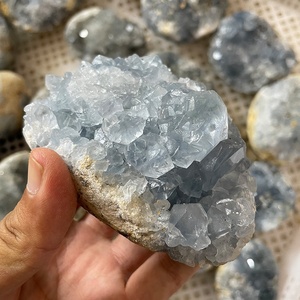 Vente en gros <span class=keywords><strong>de</strong></span> belles roches naturelles, grandes géode <span class=keywords><strong>de</strong></span> célestite bleue, amas <span class=keywords><strong>de</strong></span> <span class=keywords><strong>cristal</strong></span>, <span class=keywords><strong>pierre</strong></span> <span class=keywords><strong>de</strong></span> célestite <span class=keywords><strong>brute</strong></span> - Product Image 2