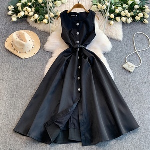 Abito Lungo con Scollo Rotondo e Decorazioni in Diamanti per Donne, Senza Maniche, con Vita Stretta e Gonna Ampia - Product Image 2