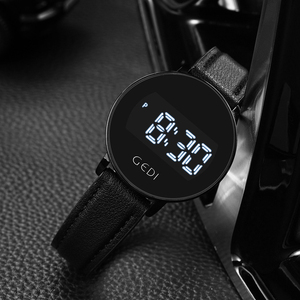 Reloj deportivo digital multifuncional con un diseño minimalista premium y correa de silicona. - Product Image 3