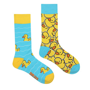 2025 nouveau Design mode chaussettes dépareillées femmes mixte gauche et droite jaune canard drô<span class=keywords><strong>le</strong></span> Animal Jacquard tricoté chaussettes d'équipage - Product Image 1