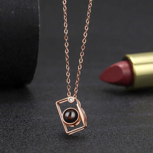 قلادة صديقة لطيف ريترو كاميرا صغيرة قلادة الإسقاط الصور والذكريات - Product Image 2