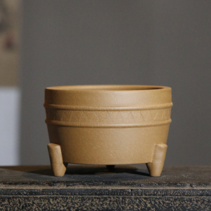 Pot à bonsaï fait main en argile violette, rond, à trois pieds, avec un travail de fretillage classique, petit pot à fleurs - Product Image 1