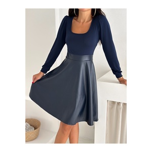 Robe décontractée pour femmes, bleu marine, col carré, manches longues, jupe évasée en cuir - Product Image 3