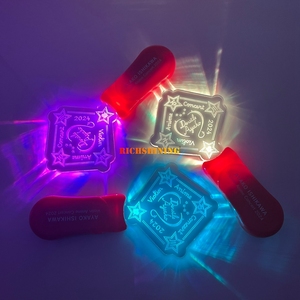 Richshining Stylo lumineux LED en acrylique personnalisé avec logo et forme, télécommande, 15 couleurs changeantes, pour tournées et concerts - Product Image 5