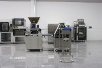 Machine à rouler les cornets de pâte, diviseuse et arrondisseuse de pâte commerciale pour la transformation de la pâte en boulangerie