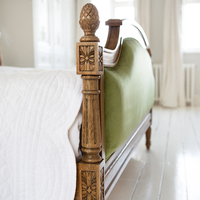 Lit en bois sculpté à la main américain. Lit King Size avec Tête de Lit en Velours Doux et Dossier Souple, Mobilier de Chambre d'Hôtel