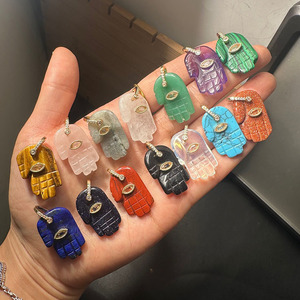 Pendentif main de Fatma en cristal de quartz naturel avec micro-pavé de CZ plaqué or 18 carats JF8421 - Product Image 5