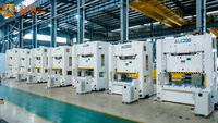 La machine d'estampage CNC de 315 tonnes fonctionne dans la ligne de production de lavabo d'évier en acier inoxydable