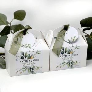 Scatola bomboniera personalizzata con foglie di eucalipto, torta, dolci, attività, scatole regalo. Decorazioni da tavolo e Paperie abbinate disponibili. - Product Image 6