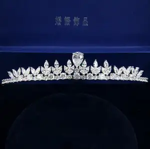 Rakol APHAN216 简单的设计头带锆石黄铜皇冠 Tiaras