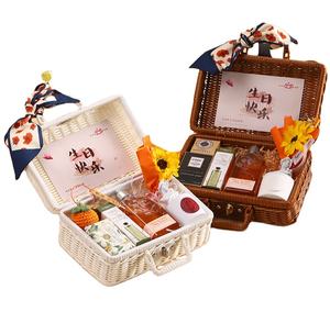 El juego <span class=keywords><strong>de</strong></span> regalo <span class=keywords><strong>de</strong></span> compañía <span class=keywords><strong>de</strong></span> boda 2024 incluye té, cuchara <span class=keywords><strong>de</strong></span> miel, taza, crema <span class=keywords><strong>de</strong></span> manos, jabón, Perfume <span class=keywords><strong>de</strong></span> flores secas, regalos <span class=keywords><strong>de</strong></span> negocios promocionales - Product Image 1