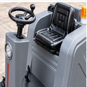 Máquina barredora de pisos comercial autopropulsada a batería con volante y cepillo lateral - Product Image 5