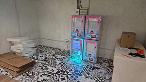 Distributeur de cartes de <span class=keywords><strong>vente</strong></span> directe d'usine Distributeur automatique de capsules cadeaux jouets Machine de jeu de cartes à vendre - Product Image 6