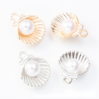 Abalorio con forma de concha acanalada con cuentas blancas, aleación de zinc en tono dorado para atar ramos de boda en la playa
