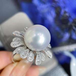 แหวนเงินแท้ S925 ประดับมุกทรงกลมสีขาว ขนาด 14-15 มม. คุณภาพดี แสงเงาสวยงาม มีตำหนิเล็กน้อย พร้อมเพชร ครบชุด ขายส่งจาก Zhuji Danshui - Product Image 4