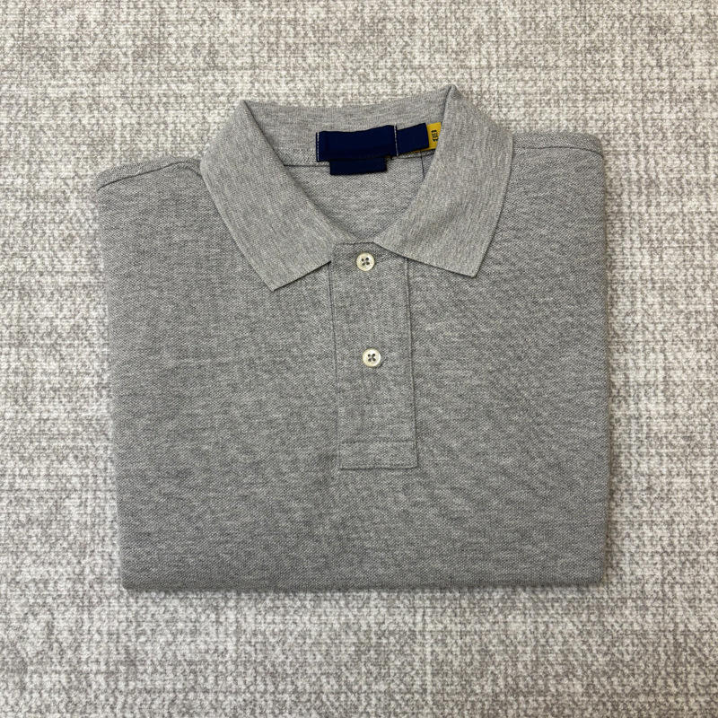 Light gray-black pony