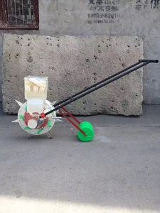 Semoir à maïs à rouleaux poussé à la main, semoir multifonctionnel, machines agricoles sans labour - Product Image 3