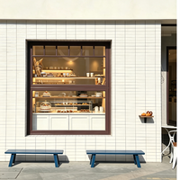 Bar de café en bois massif sur mesure avec un design intérieur luxueux