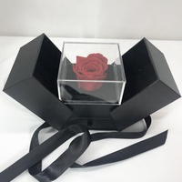 Roses éternelles rouges en gros dans une boîte en acrylique avec collier - Longue durée (3-5 ans) - Cadeau pour la Saint-Valentin, la fête des Mères, Noël