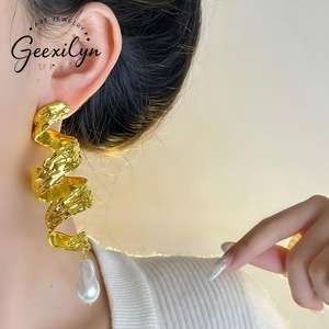 Bijoux Schiaparelli, mode féminine, style rétro, perles irrégulières en forme <span class=keywords><strong>de</strong></span> riz, 10,5-11 mm, clous <span class=keywords><strong>d</strong></span>'oreilles en laiton plaqué or 18 carats - Product Image 6