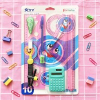 Lot de 11 outils de papeterie en plastique pour la rentrée scolaire : compas, règle, gomme, calculatrice, taille-crayon, outils de dessin technique - Vente en gros