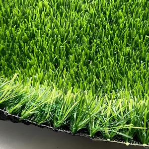 Gazon artificiel de haute qualité 20mm-60mm pour aménagement paysager et mariages, avec support PP+FILET, tapis vert ignifuge - Product Image 2