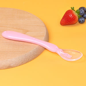 도매 하이 퀄리티 아기 실리콘 안전 유연한 숟가락 먹이 흡입 뜨거운 판매 아기 곡선 숟가락 - Product Image 6