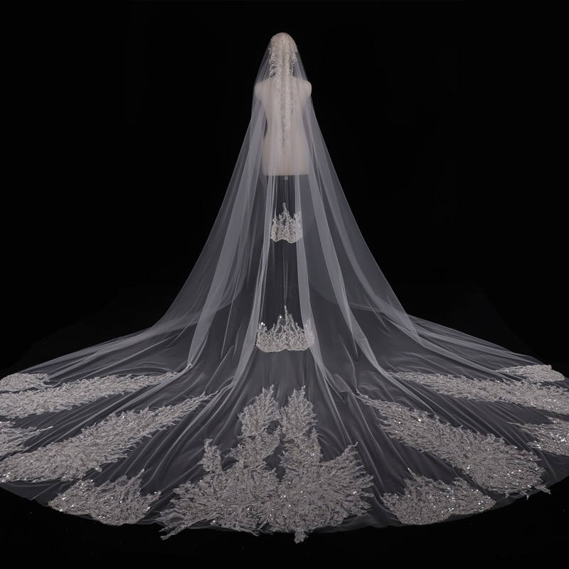 VEIL WITH APPLIQUE Elegant Long Wedding Veils for Brides