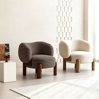 Fauteuil lounge moderne en bouclette crème, fauteuil incurvé avec pieds en bois, siège épais, fauteuil d'appoint pour salon, hôtel