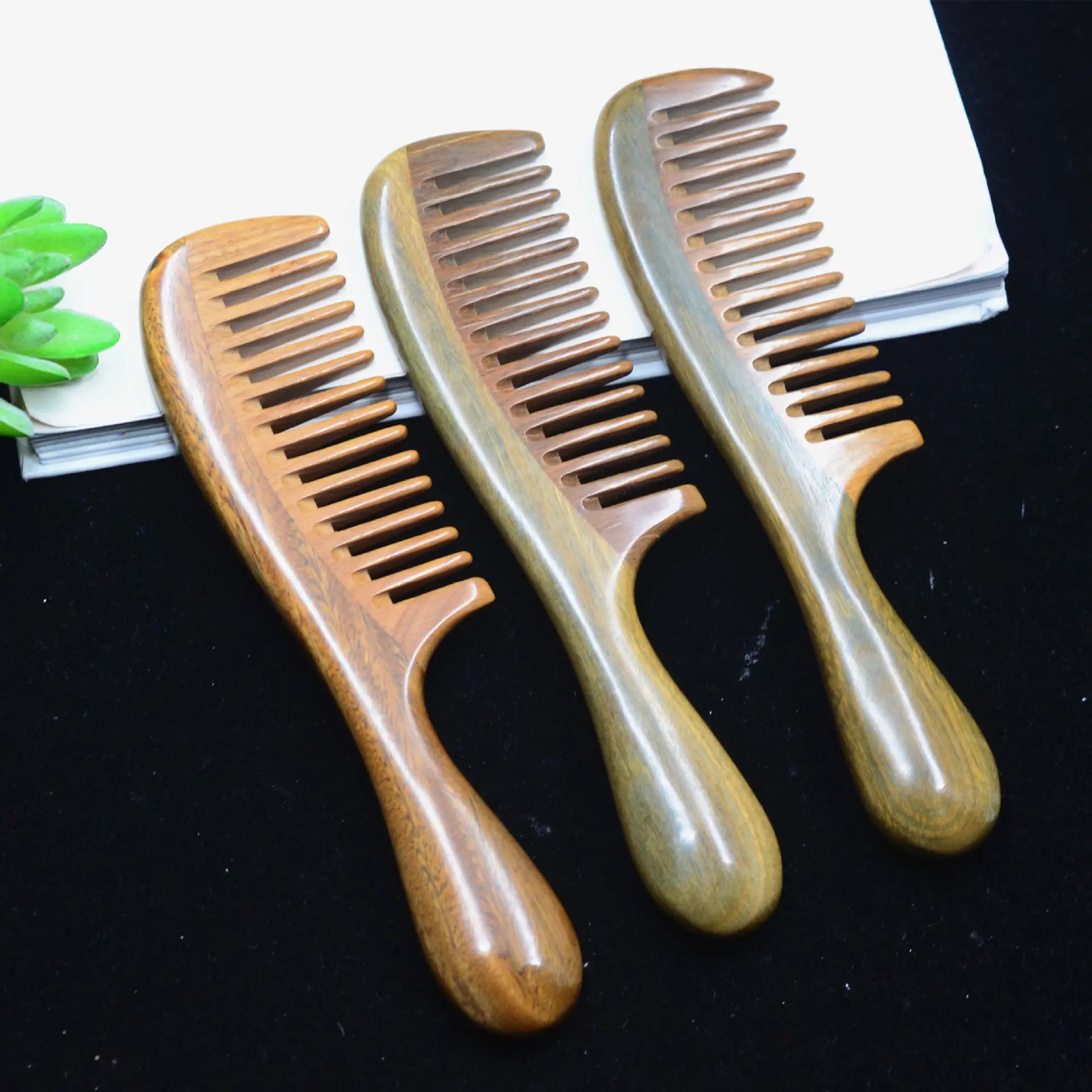 Qianjin toptan siyah ve yeşil sandal ağacı masaj saç tarak geniş diş kıvırmak anti-statik saç tarak fa