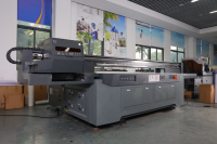Nouvelle imprimante hybride UV grand format 3.2M quatre rangées (16-18 têtes) imprimante UV 4 couleurs pour matériaux métalliques en toile en cuir