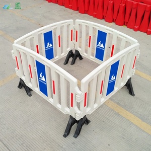 Barrière de sécurité routière réfléchissante prismatique haute intensité en HDPE PVC blanc Shunlu A032 de haute qualité avec protection IP65 - Product Image 5