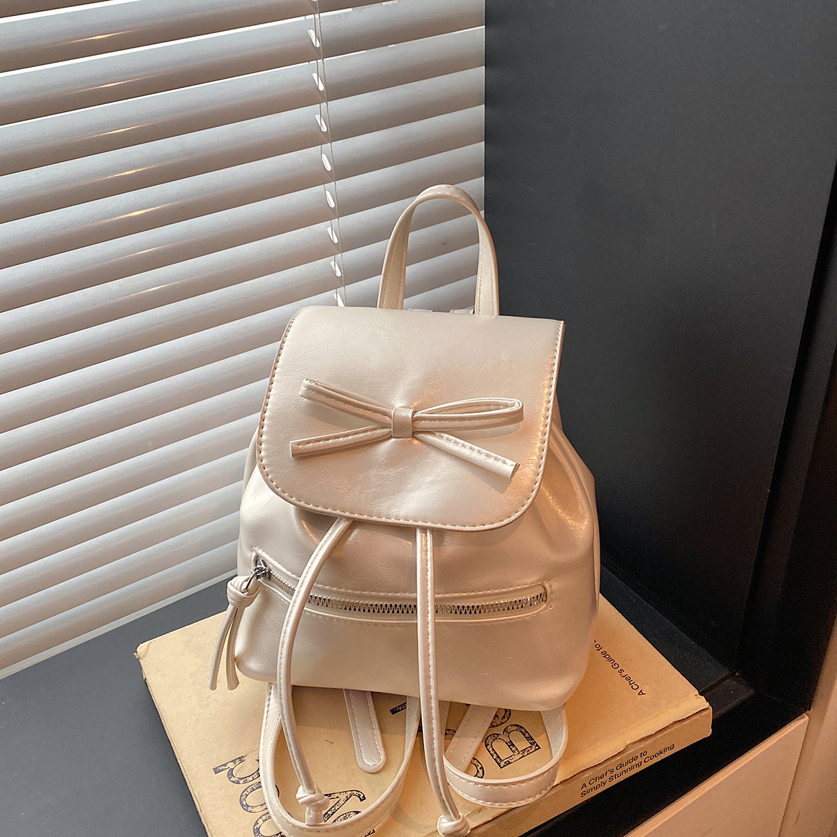 Beige-21cmx20cmx12cm