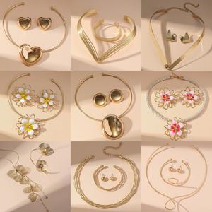 طقم أقراط وقلادة وقلادة بتصميم عصري أنيق وأطران من الولايات المتحدة الأمريكية ، مجوهرات ضيقة بسيطة ومتطورة للنساء من سبيكة - Product Image 1